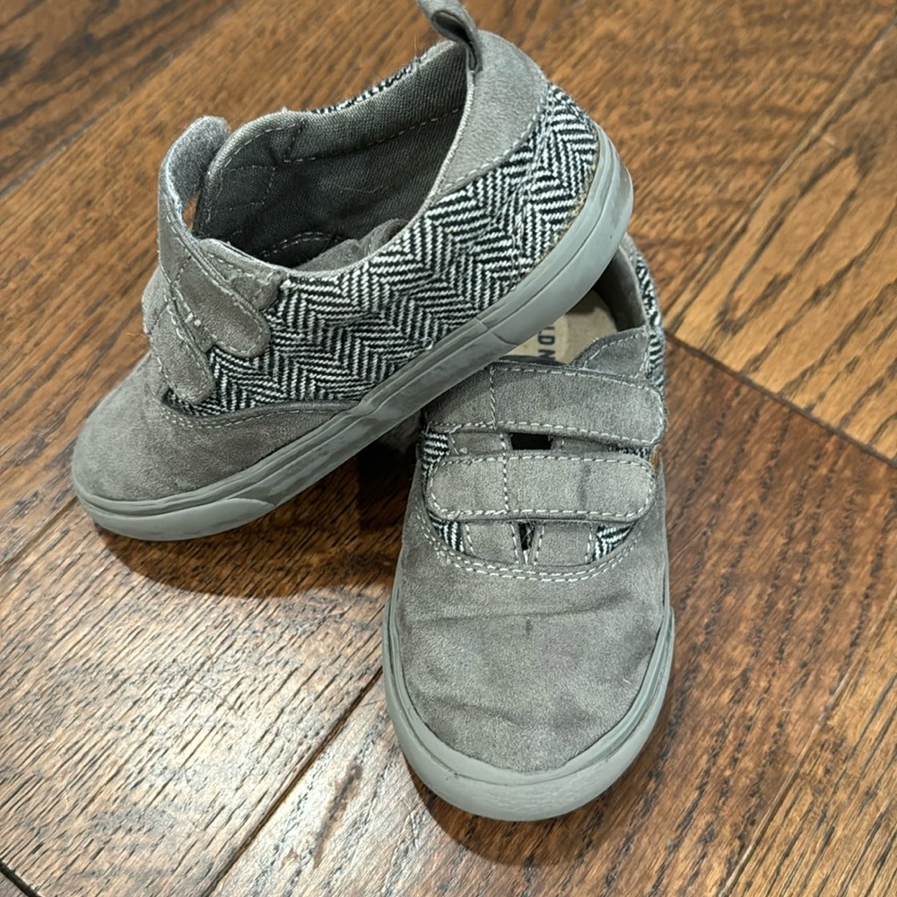 Old navy toddler gray sneakers size 8